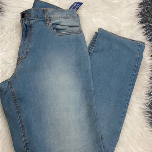 American Rag
Men's Straight-Fit Jeans, - Picture 3 of 7